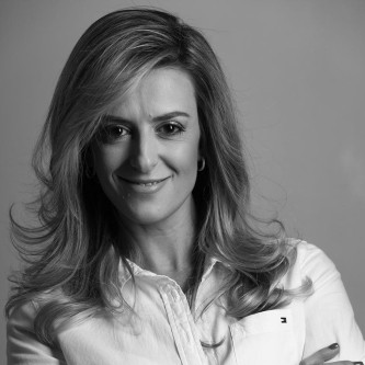 Dra. Caroline Zagonel Dra. Caroline Zagonel