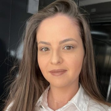 Dra. Rayla Fabris Maqueda Dra. Rayla Fabris Maqueda